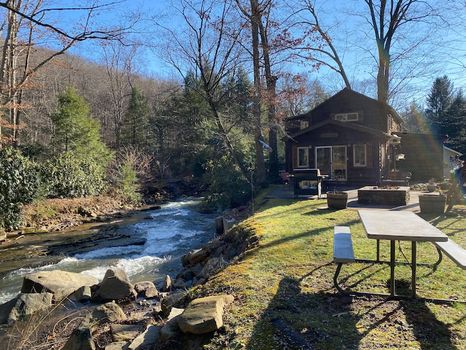Youghiogheny River Lake, PA airbnb, hotels and vacation rentals