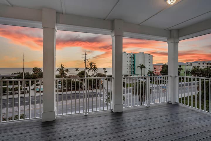 Sunset Paradise Home W Ocean Views - Fort Myers Beach