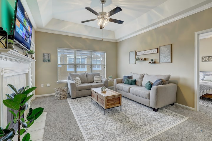 Cozy flat with KING Suite! HOT TUB & Pool! Near Frisco and Plano! - Frisco, TX