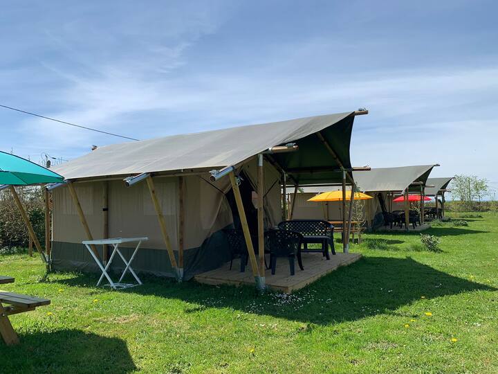 Mini-camping Sous les Cloches - Tente safari 4 personnes - Néris-les-Bains