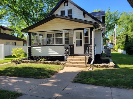 MacKenzie Center, airbnb, hotels and vacation rentals