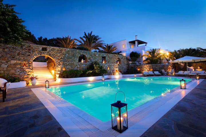 Luxurious Gorgeous Villa With 5 Star Hospitality - Mykonos