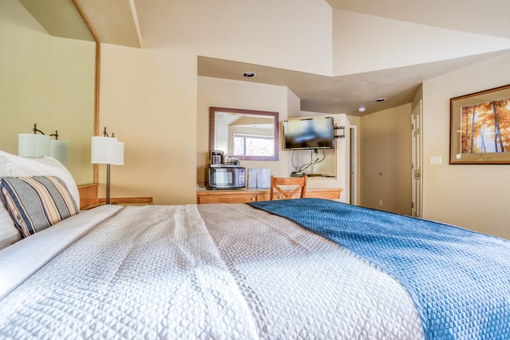 Private, hotel style suite in Bend! River Ridge 425B - Bend, OR