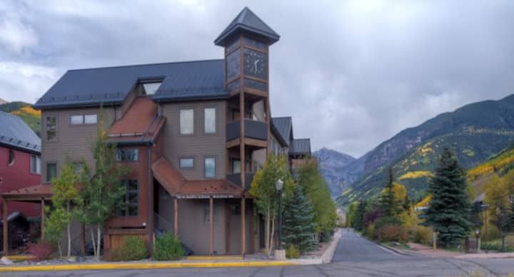 Spacious Corner Condo With Sunset Views Steps From Lift 7 - Silverton, CO