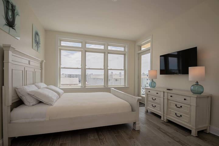 Luxury Dog Friendly Condo At The Residences - Rehoboth Beach