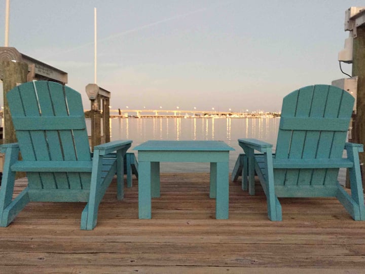 Blue Mind -Waterfront Home’s Guest House W/dockage - Jensen Beach, FL
