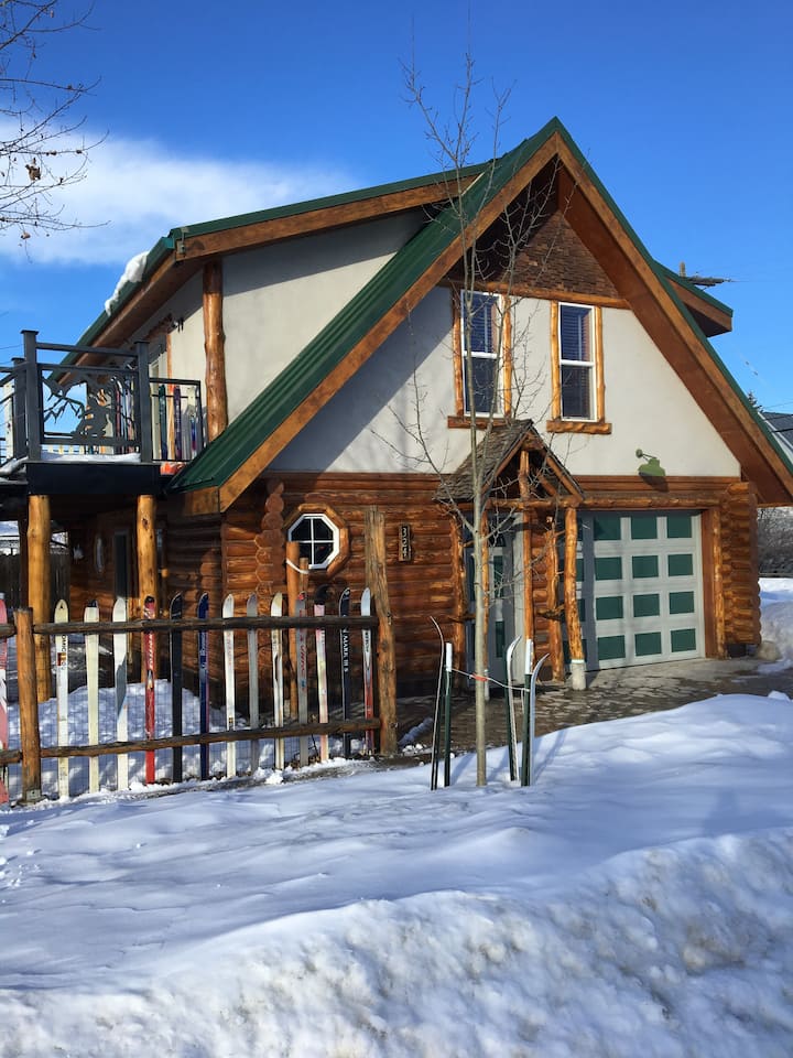 Fin+Pin Lodge, historic downtown, wifi, deck, view - Red Lodge
