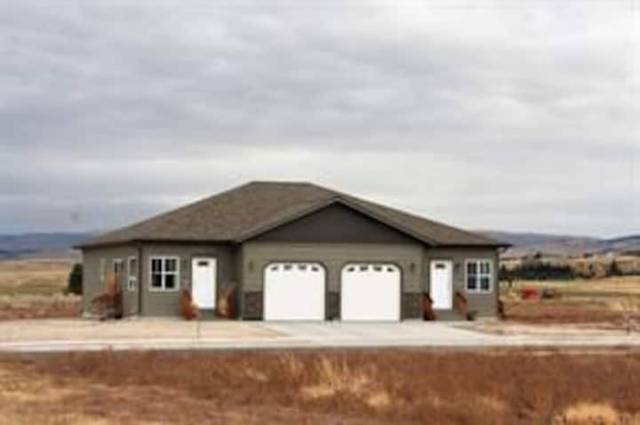 Entire Home 4 bedrooms> Small Town Montana getaway - Dillon, MT