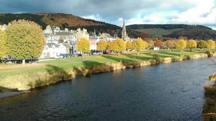 Comfortable town pad with a  view - Peebles
