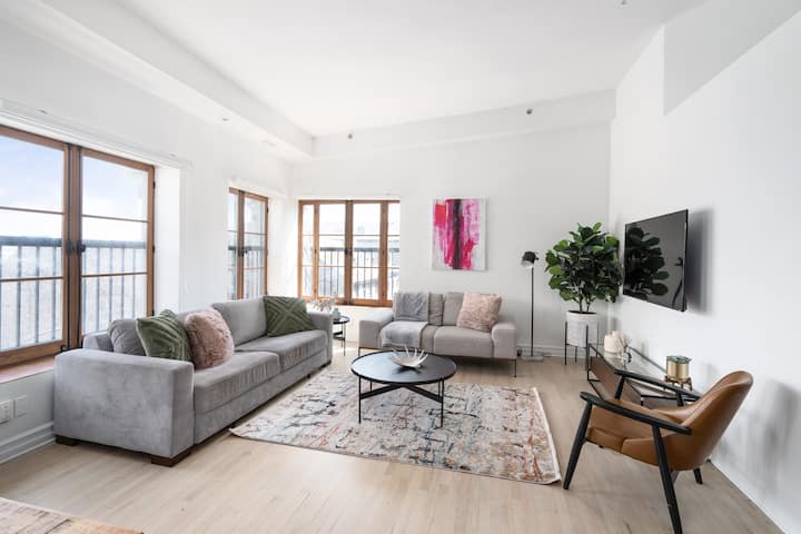 Stunning 4BR 3BA Apt Central Old Mtl | St Paul St - Montreal