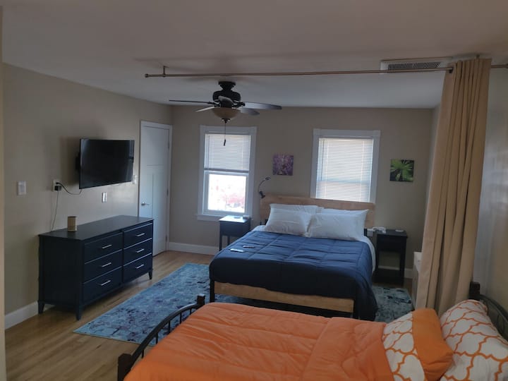 Cozy peaceful newly renovated w/ AC Everything new - Staten Island
