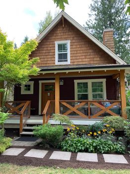 Cultus Lake Cottages at the Best Price cozycozy