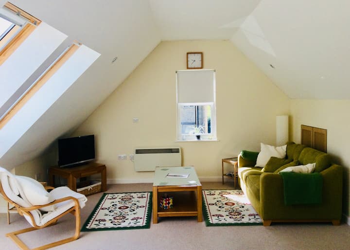 The Loft 
Self contained Annexe with Parking - Gloucester