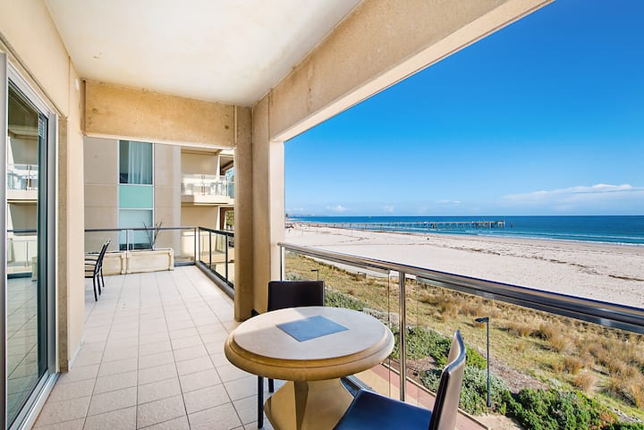 Glenelg Beachfront Luxury Apartment - Adelaide
