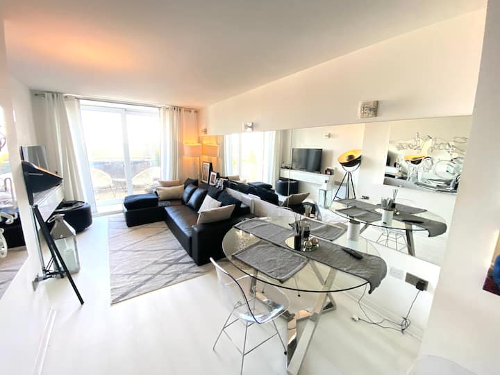 Luxurious high street apartment - Brentwood. - Brentwood
