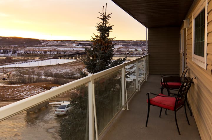 Gorgeous Fully Furnished Condo - Peace River