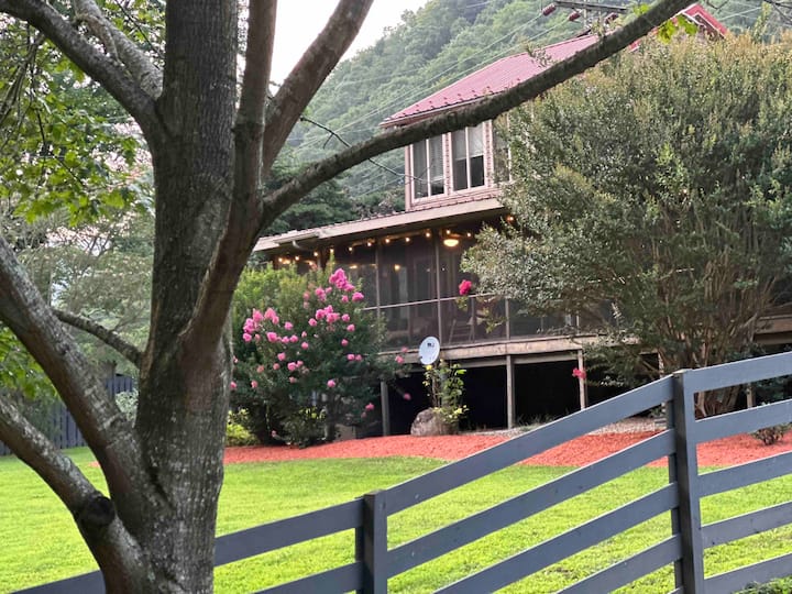 Al's Place, Will Become Your New "Happy Place" - West Virginia