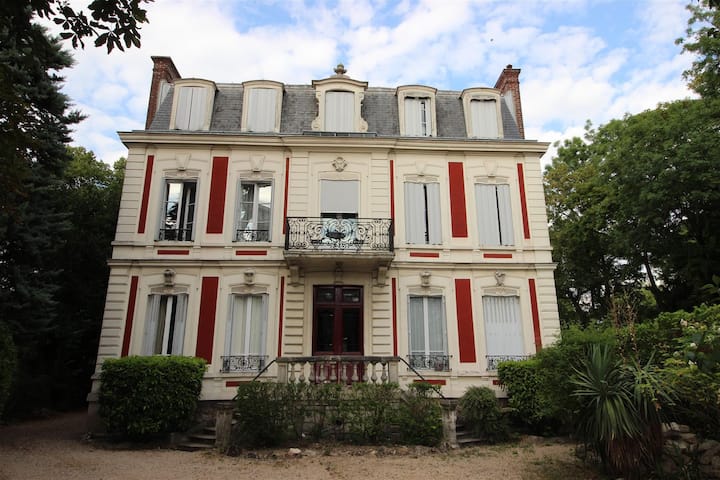 19th Century Bourgeois Duplex Apartment - Saint-Maur-des-Fossés