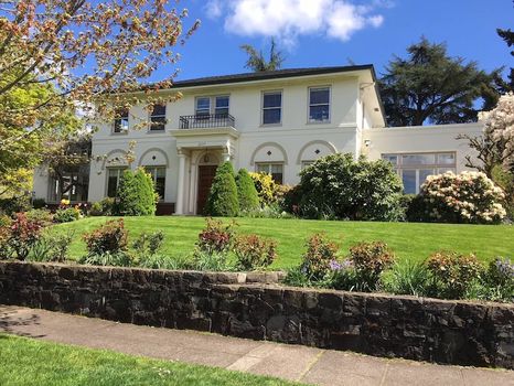 1027 Eugene, OR Short Term and Weekly Rentals cozycozy