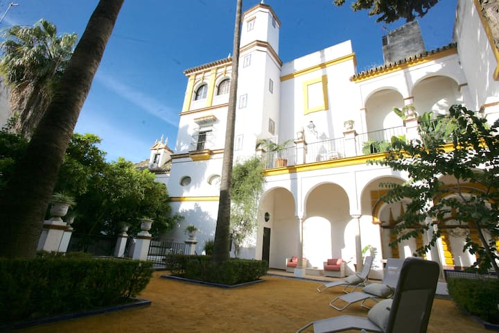 Fab Chateau Behind Cathedral Entirely Property & Garden And Pool - Sevilla