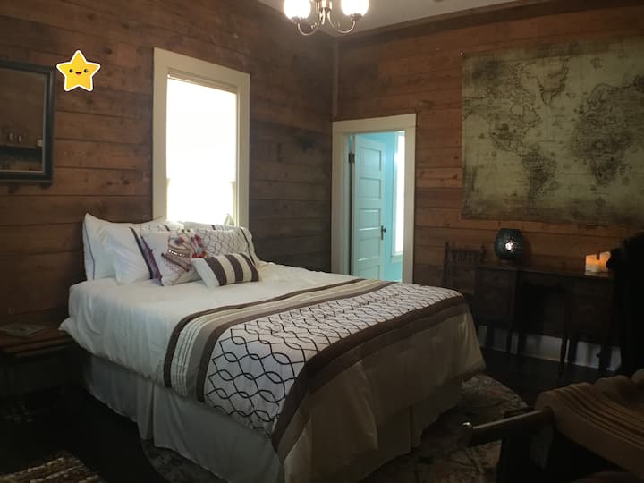 Around the World at Wren in the Willows BnB - Tyler, TX