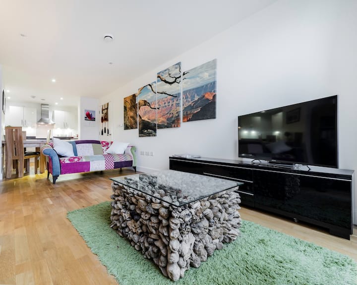 Contemporary 2 bedroom duplex apartment - Watford