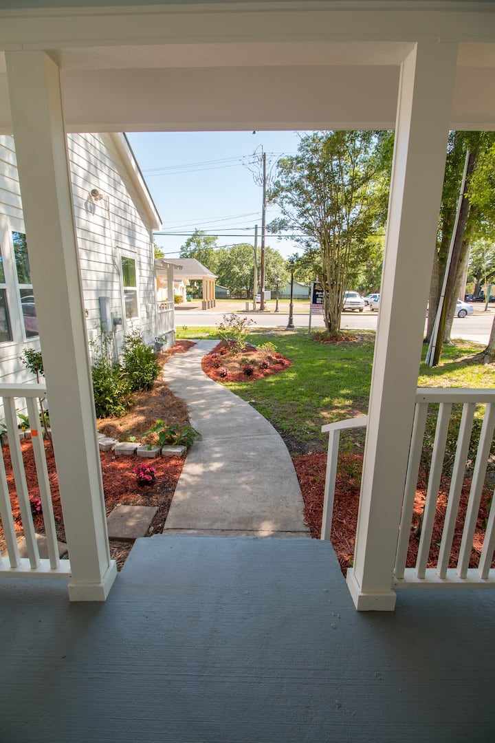 Lighthouse Cottage-best location in Ocean Springs! - Biloxi
