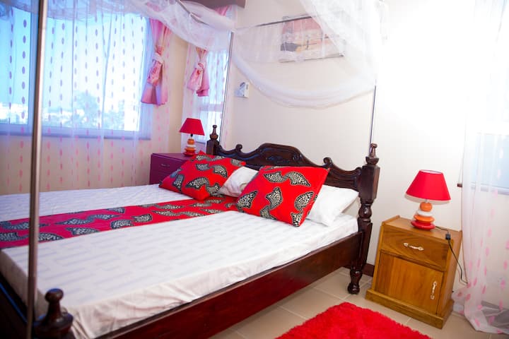 Private Ensuite Rooms inSafiriKenya Home Apartment - Mombasa