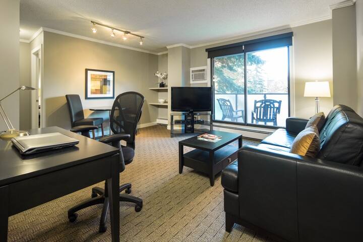 Downtown Executive One-bedroom King Suite - Calgary