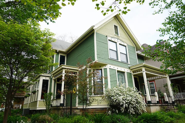 Charming Victorian House close to Downtown - Fort Wayne