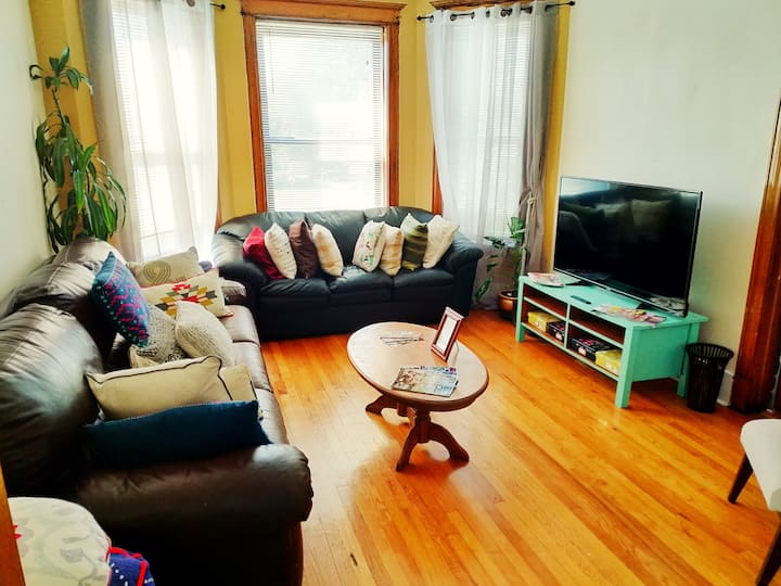Private, 2BR apt, 6 miles south of Downtwn Chgo - Englewood - Chicago