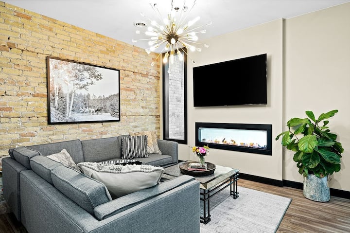 Canal Park/Downtown BRAND NEW Urban Luxury Condo - Duluth, MN