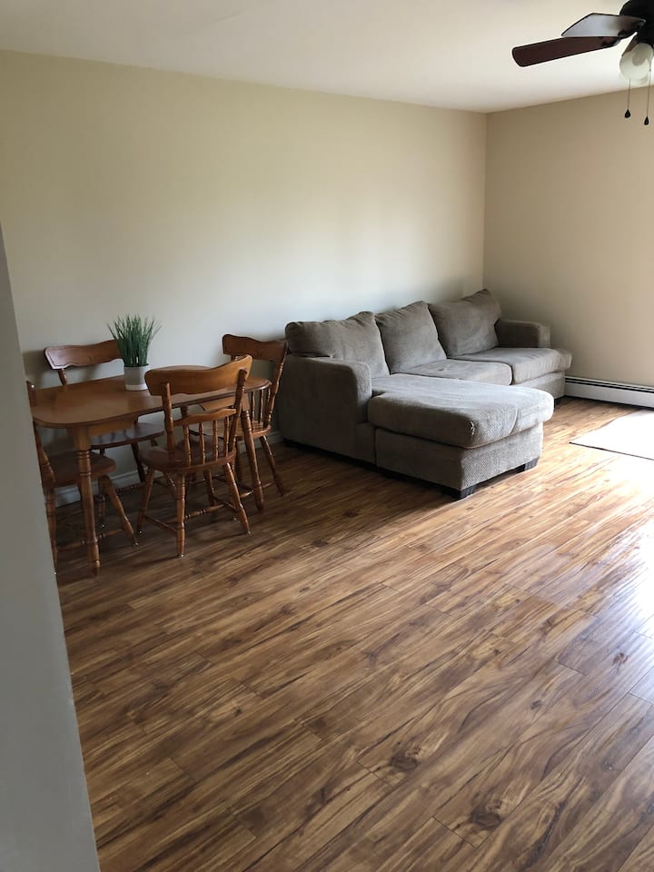 cozy 3 bedroom apartment with everything you need! - Espanola (Canada)