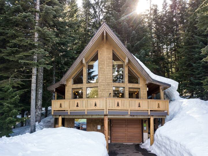 MOUNTAIN VIEW Cabin Retreat with Hot Tub!!! - Snoqualmie Pass