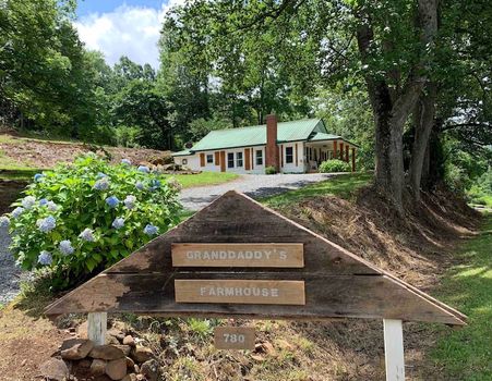 Hiawassee, GA Holiday Apartments and Self Catering cozycozy