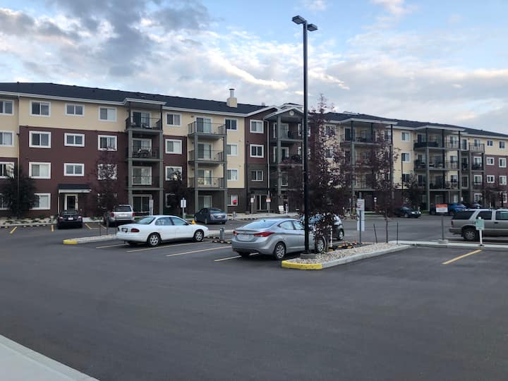 Newer 1 Bedroom Condo 10 Minutes From Whyte Ave. - Edmonton