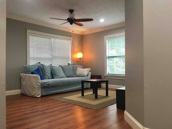 Montrose Hist Dist-  Welcoming 2 Br Apartment - Houston, TX