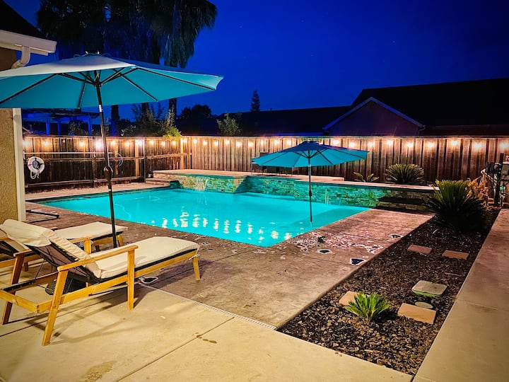 Beautiful Home W/pool Close To National Parks. - Fresno, CA