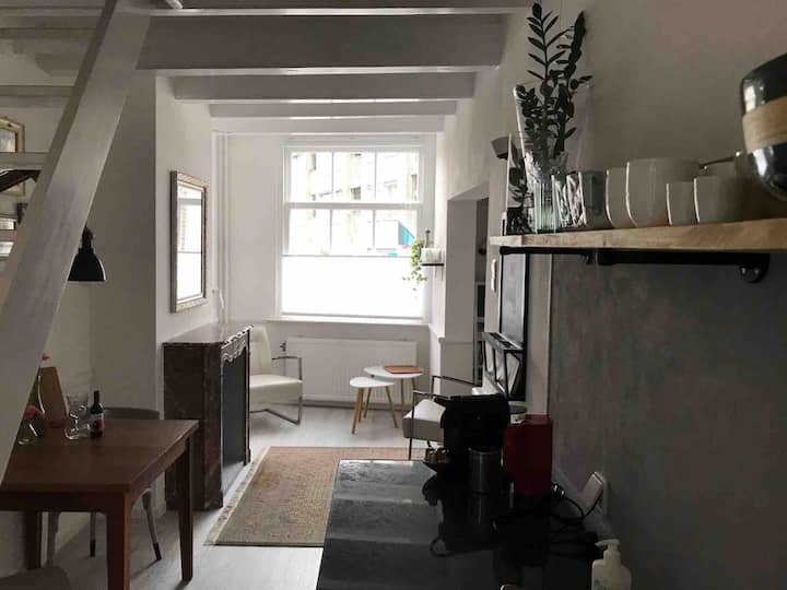 Cozy apartment in a characteristic house in Gouda - Reeuwijk