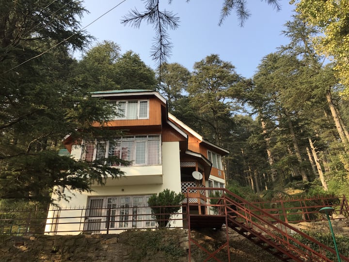 Luxurious Villa with Hill Top View - Patnitop