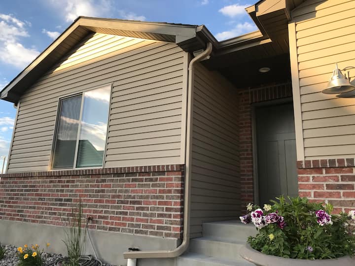 Sparkling Clean Townhome close to the new Costco - Idaho Falls