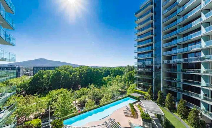 Home Away From Home - Central, Pool And Park Views - Canberra