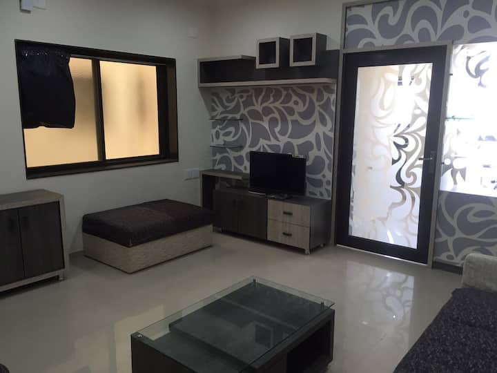2 Bed Western Modern Flat - Anand