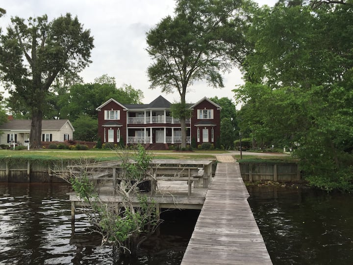 Lakefront Vacation Rental -MUST BE AGE 21 TO RENT - Lake Waccamaw