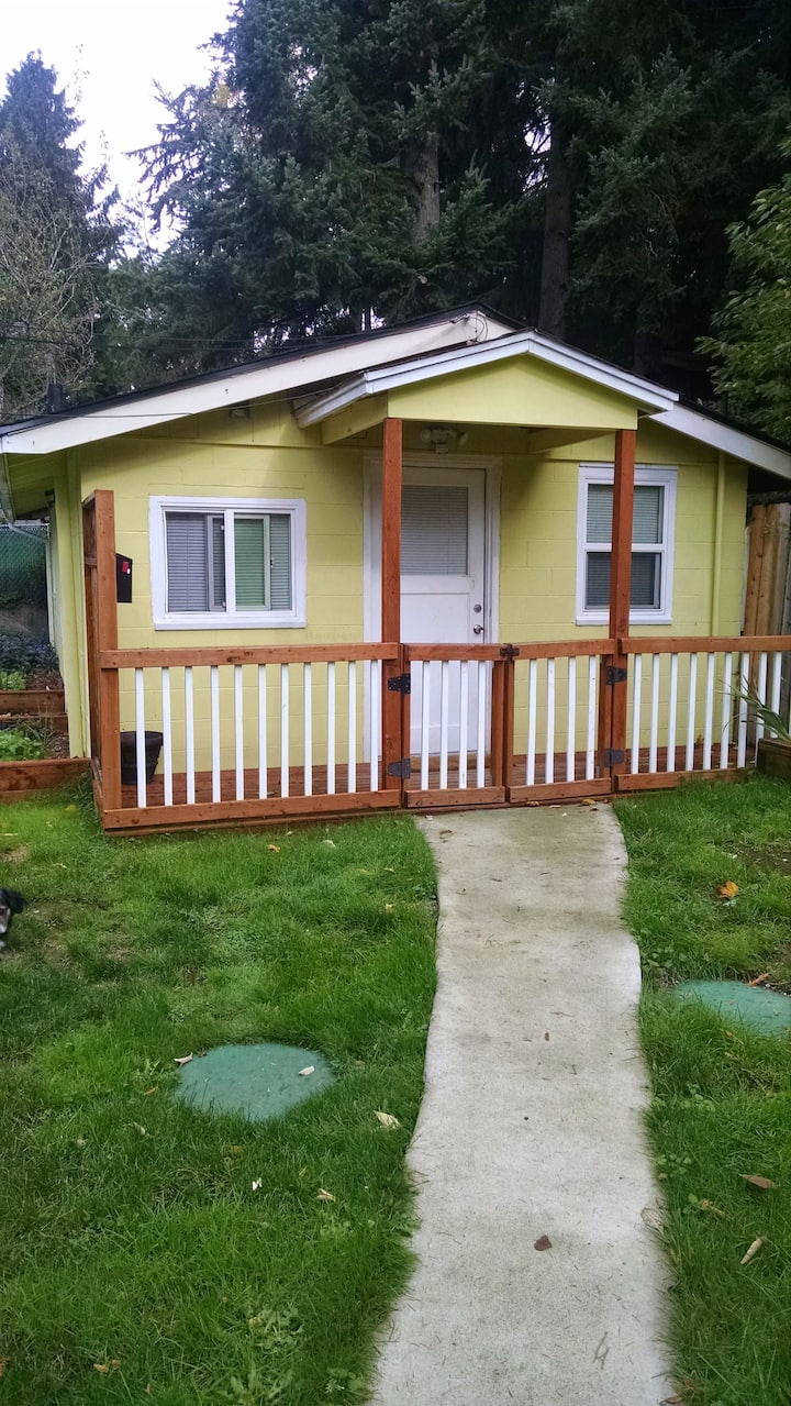 Backyard Cottage in Quiet Suburb - Bothell
