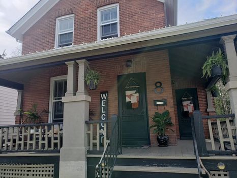 74 Port Hope Short Term and Weekly Rentals cozycozy