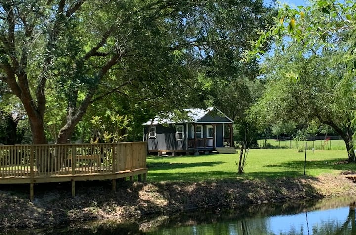 Brand New Cabin #1 in a Small Private Park - Houston, TX