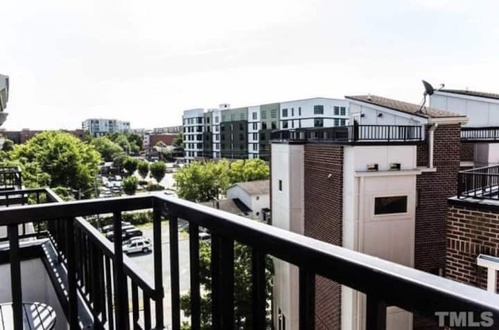 Cozy Condo In Heart Of Downtown With Roof Lounge - Chapel Hill, NC