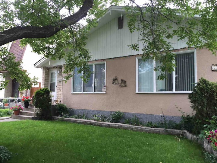 Cozy & Friendly Stay With Others - Winnipeg