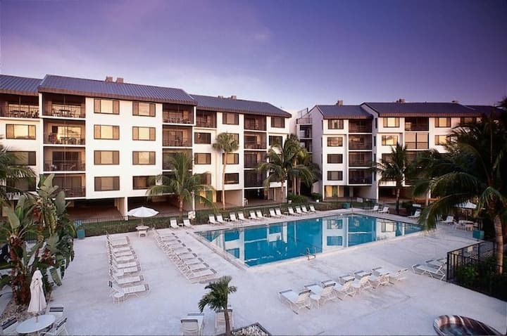 Beautiful Fort Myers Beach Vacation Condo - Fort Myers Beach